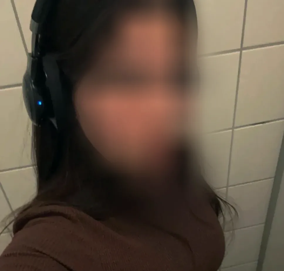 Amelia, 25
