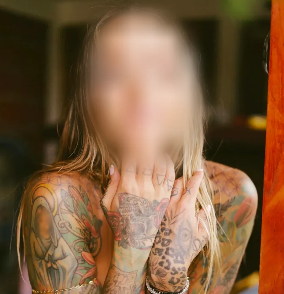 Isla, 36