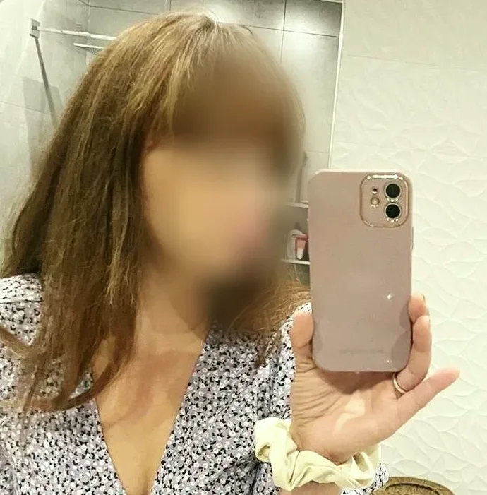 Julia, 34