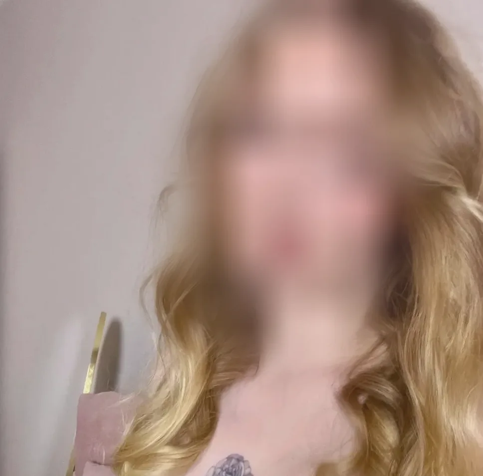 Leila, 23