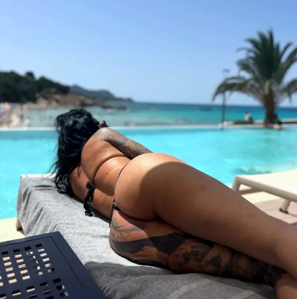 Rebecca, 28